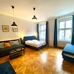 Katerina\'S Downtown Apartments